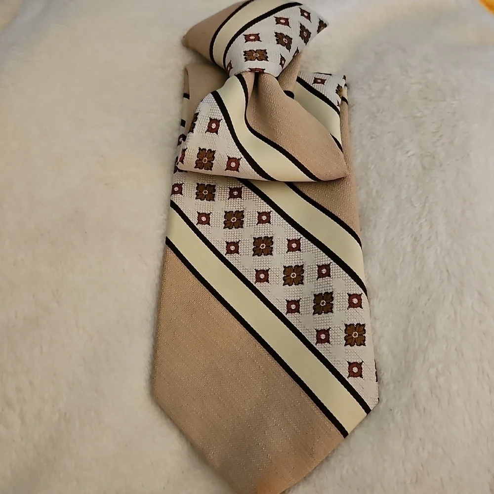 Vtg PRINCE BELLINI MCM Tan Striped Floral Clip-on Tie